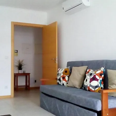 דירה Cozy,great Location With Parking