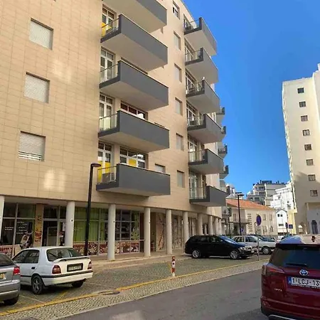 Cozy,great Location With Parking * بورتيماو